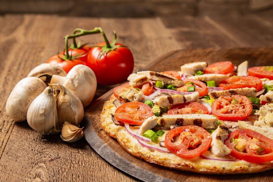 Me-n-Ed's Pizzeria menus in Hanford, California, United States