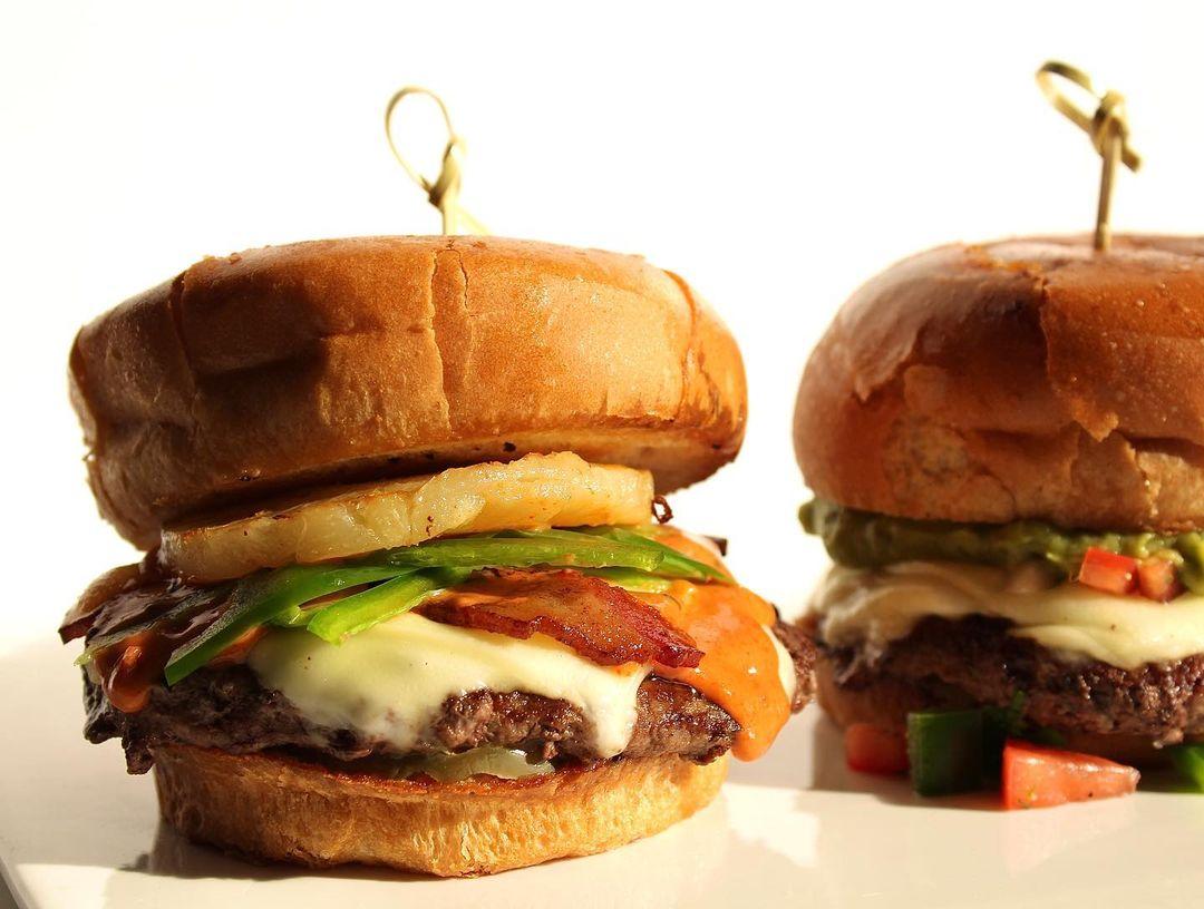 Restaurants near can can wonderland